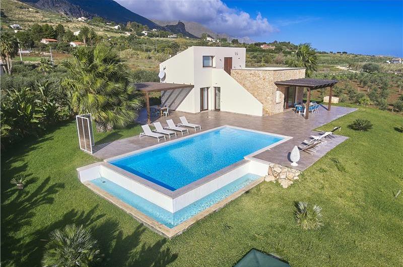 4  bedroom villa with pool, Scopello, sleeps 8