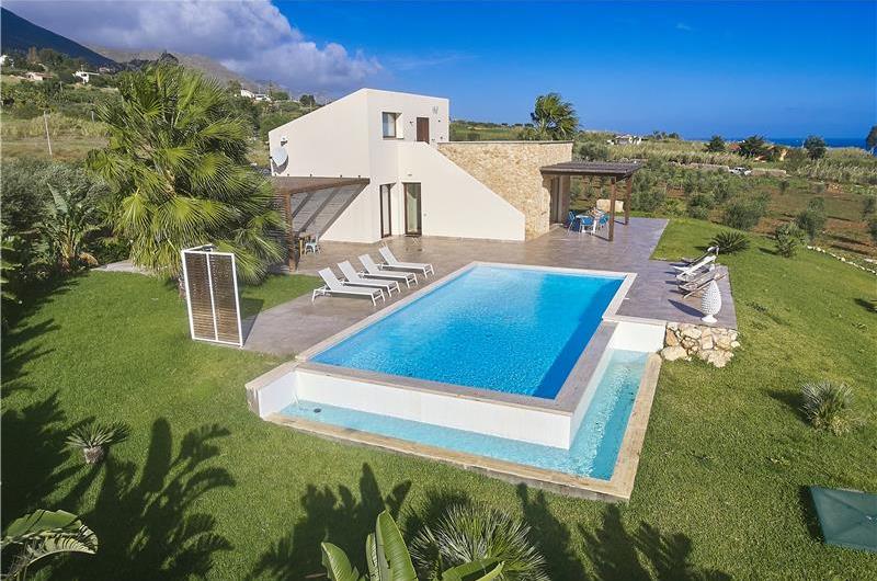 4  bedroom villa with pool, Scopello, sleeps 8