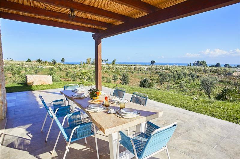 4  bedroom villa with pool, Scopello, sleeps 8