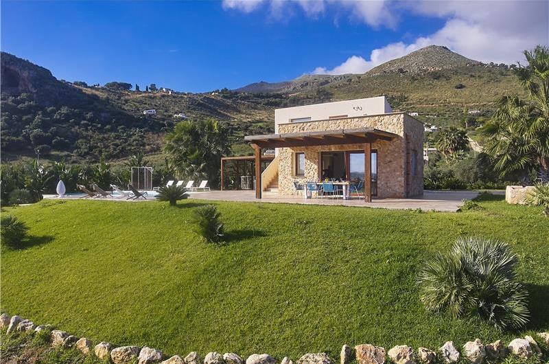 4  bedroom villa with pool, Scopello, sleeps 8