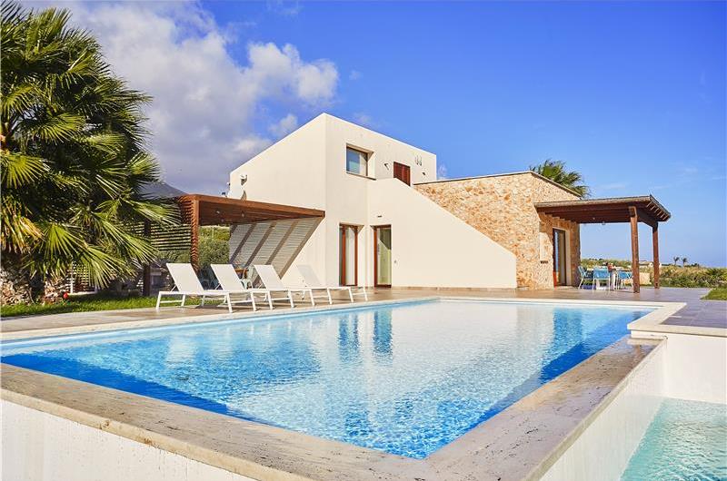 4  bedroom villa with pool, Scopello, sleeps 8