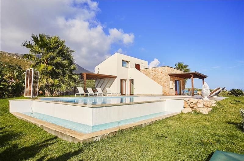 4  bedroom villa with pool, Scopello, sleeps 8