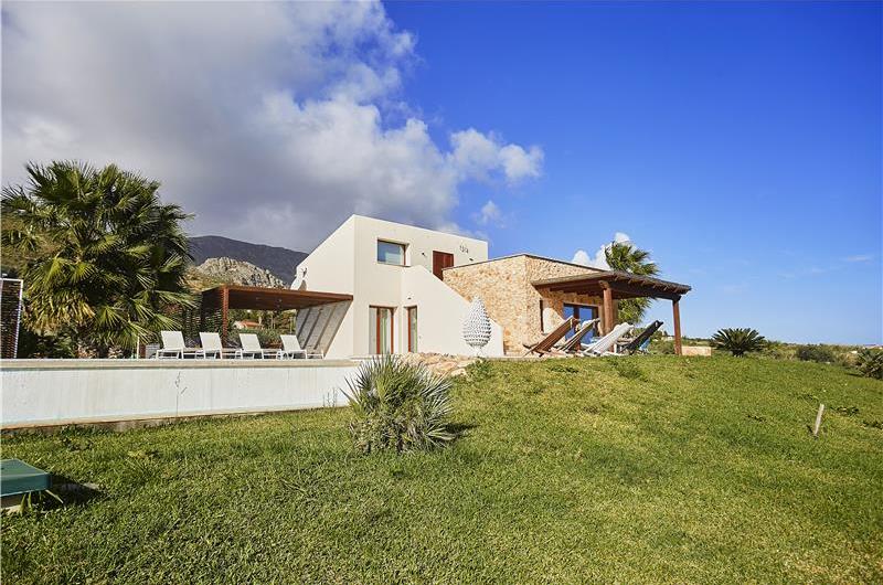 4  bedroom villa with pool, Scopello, sleeps 8