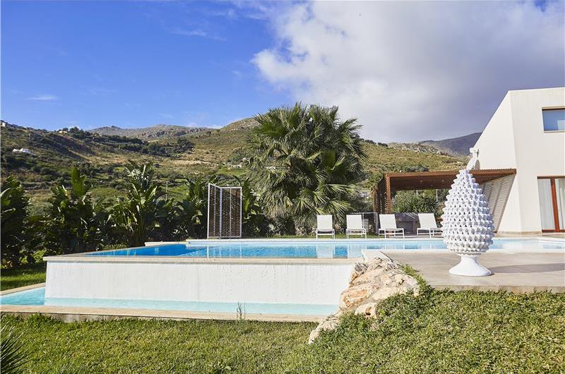 4  bedroom villa with pool, Scopello, sleeps 8