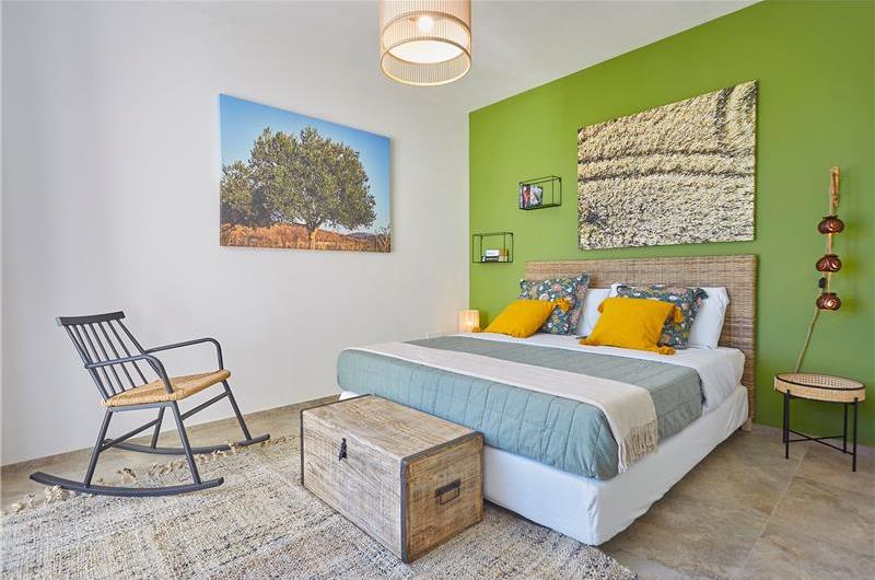 4  bedroom villa with pool, Scopello, sleeps 8