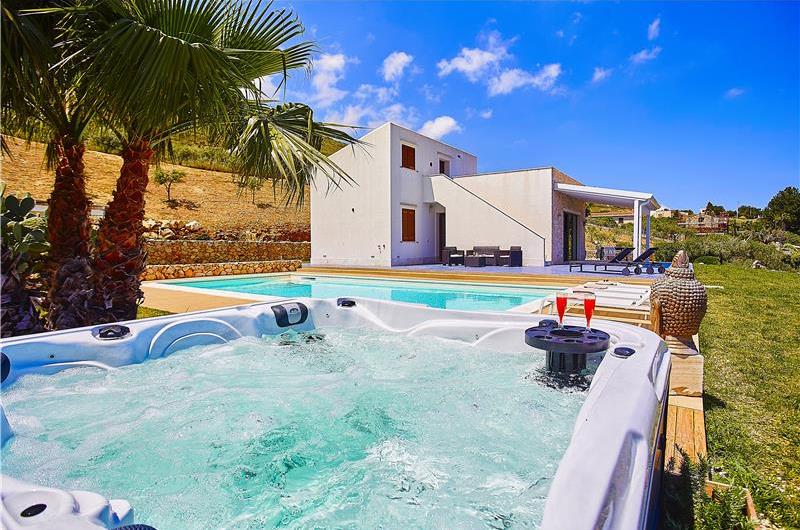 3 bedroom villa with pool, Scopello, sleeps 6