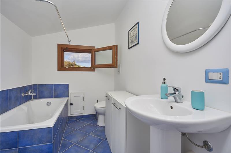 3 bedroom villa with pool, Scopello, sleeps 6