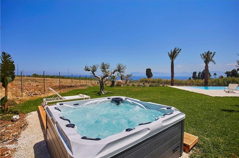 3 bedroom villa with infinity pool and jacuzzi, Scopello, sleeps 5-6