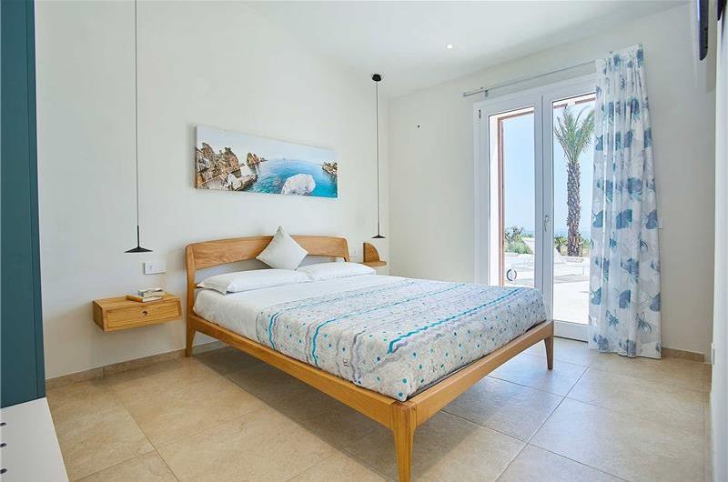 3 bedroom villa with infinity pool and jacuzzi, Scopello, sleeps 5-6