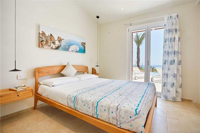 3 bedroom villa with infinity pool and jacuzzi, Scopello, sleeps 5-6