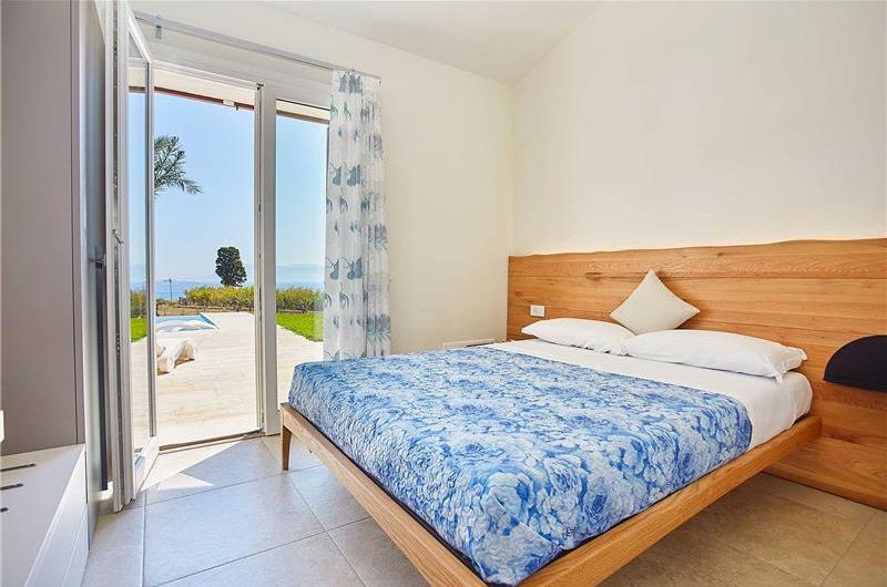 3 bedroom villa with infinity pool and jacuzzi, Scopello, sleeps 5-6