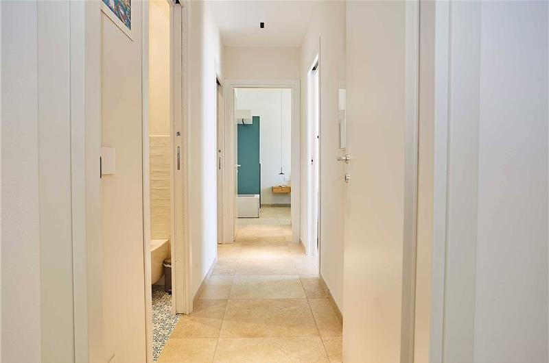 3 bedroom villa with infinity pool and jacuzzi, Scopello, sleeps 5-6