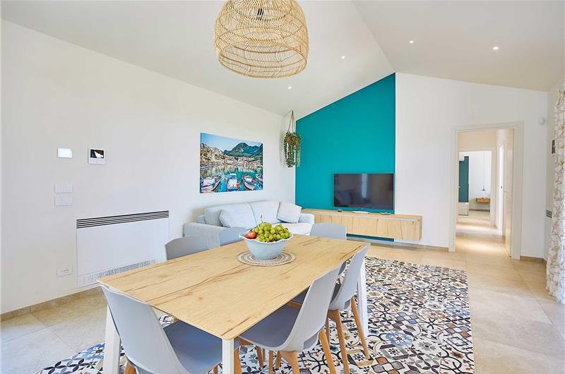 3 bedroom villa with infinity pool and jacuzzi, Scopello, sleeps 5-6