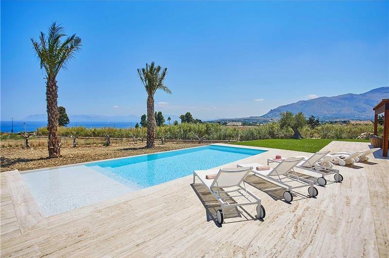 3 bedroom villa with infinity pool and jacuzzi, Scopello, sleeps 5-6