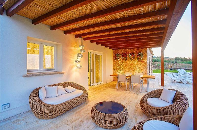3 bedroom villa with infinity pool and jacuzzi, Scopello, sleeps 5-6