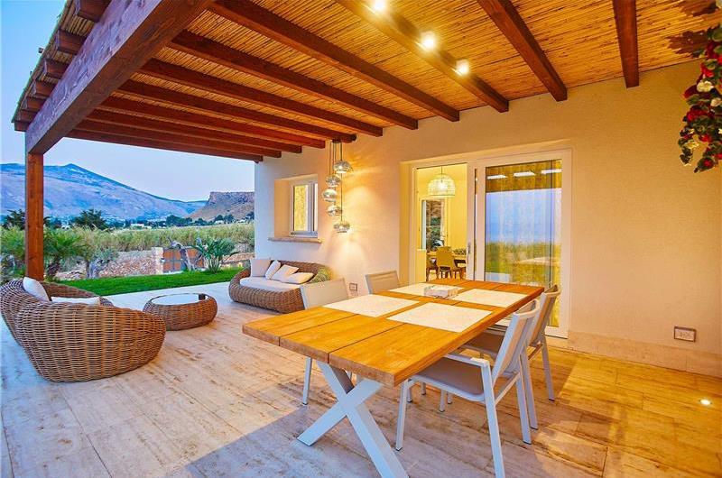 3 bedroom villa with infinity pool and jacuzzi, Scopello, sleeps 5-6