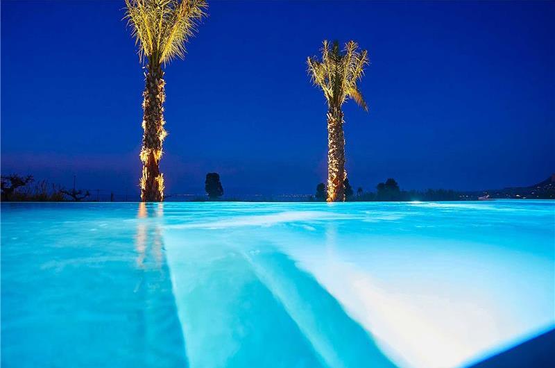 3 bedroom villa with infinity pool and jacuzzi, Scopello, sleeps 5-6