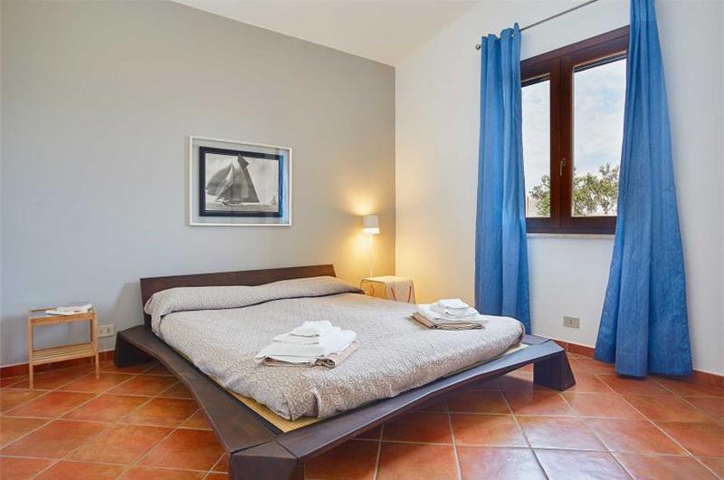 2 bedroom villa with jacuzzi & sea views, near Castellammare del Golfo, sleeps  4-5