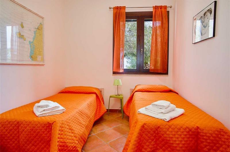 2 bedroom villa with jacuzzi & sea views, near Castellammare del Golfo, sleeps  4-5