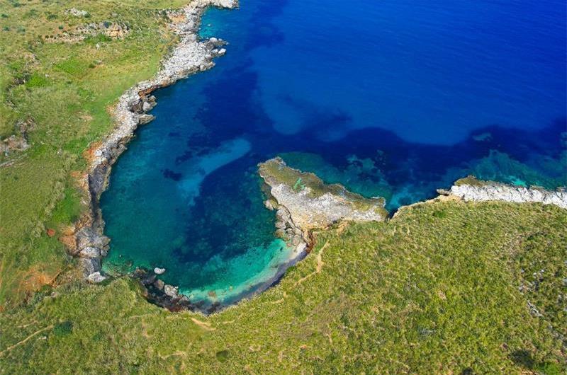 2 bedroom villa with jacuzzi & sea views, near Castellammare del Golfo, sleeps  4-5