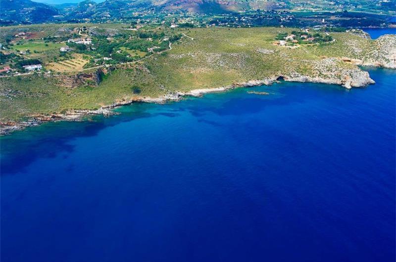 2 bedroom villa with jacuzzi & sea views, near Castellammare del Golfo, sleeps  4-5