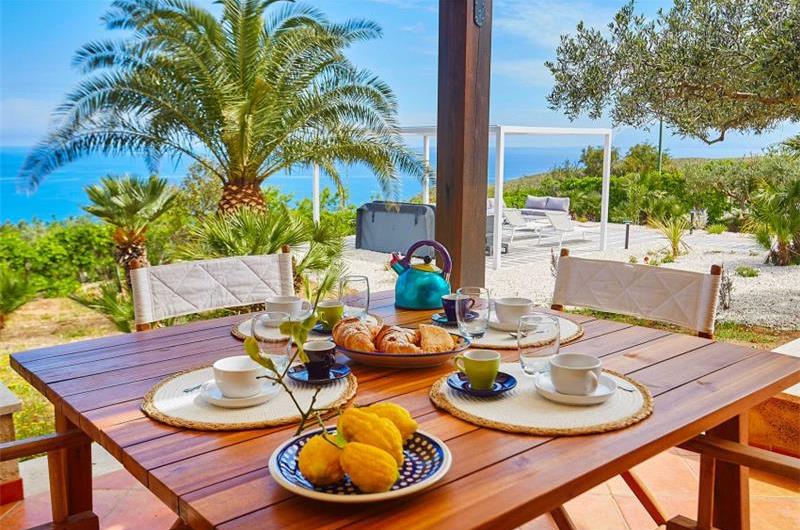 2 bedroom villa with jacuzzi & sea views, near Castellammare del Golfo, sleeps  4-5