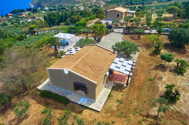 2 bedroom villa with jacuzzi & sea views, near Castellammare del Golfo, sleeps  4-5