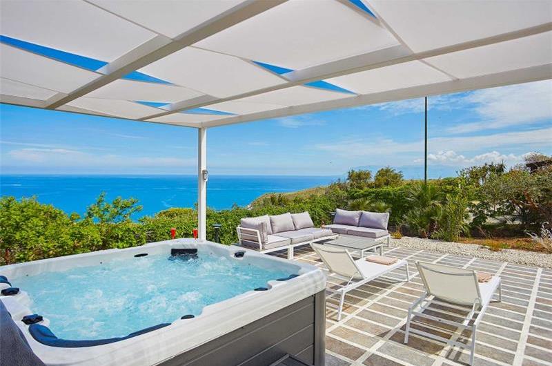 2 bedroom villa with jacuzzi & sea views, near Castellammare del Golfo, sleeps  4-5
