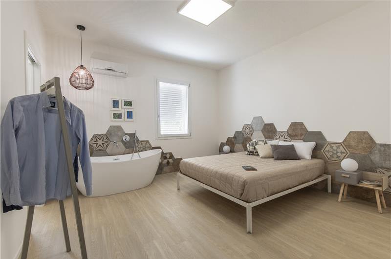 3 bedroom villa with pool, Alcamo, sleeps 5-6