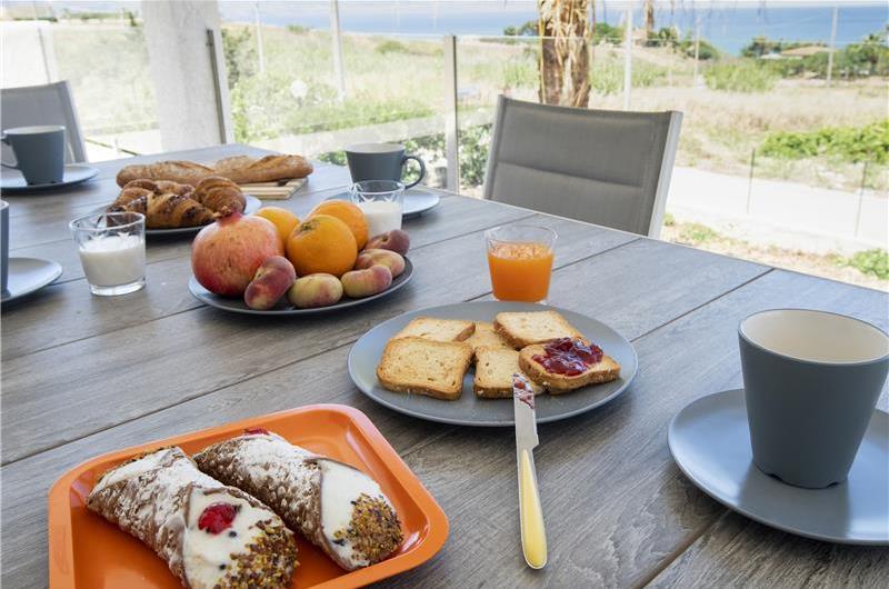 3 bedroom villa with pool, Alcamo, sleeps 5-6