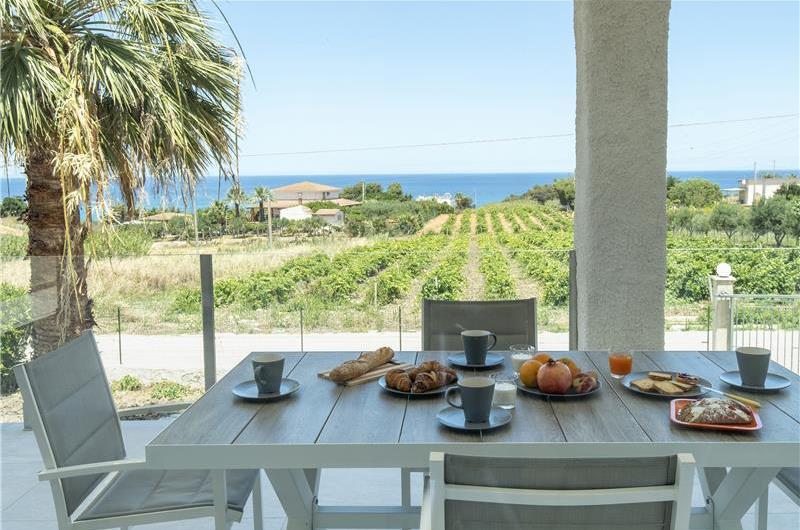 3 bedroom villa with pool, Alcamo, sleeps 5-6