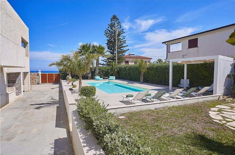 3 bedroom villa with pool, Alcamo, sleeps 5-6