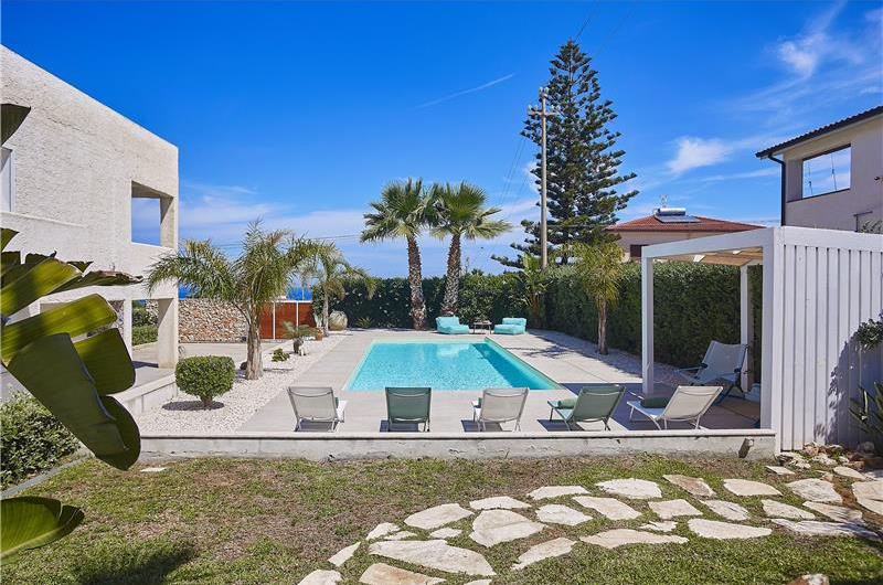 3 bedroom villa with pool, Alcamo, sleeps 5-6