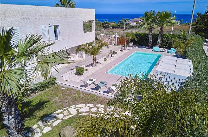 3 bedroom villa with pool, Alcamo, sleeps 5-6