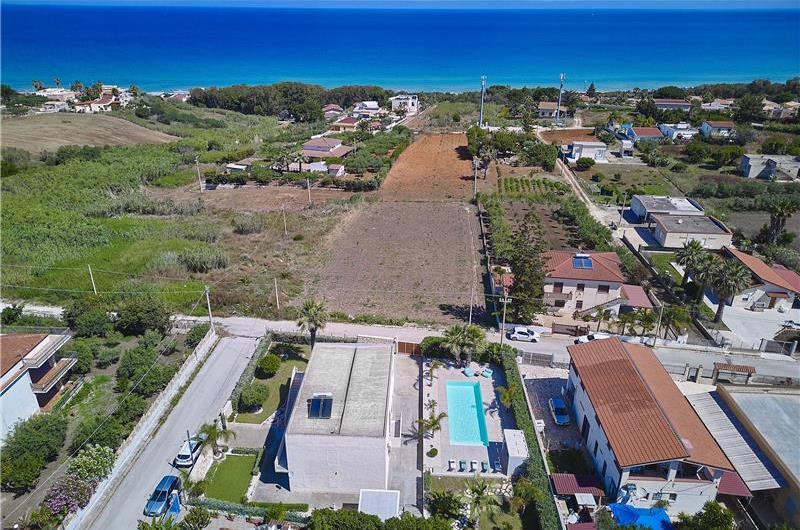 3 bedroom villa with pool, Alcamo, sleeps 5-6