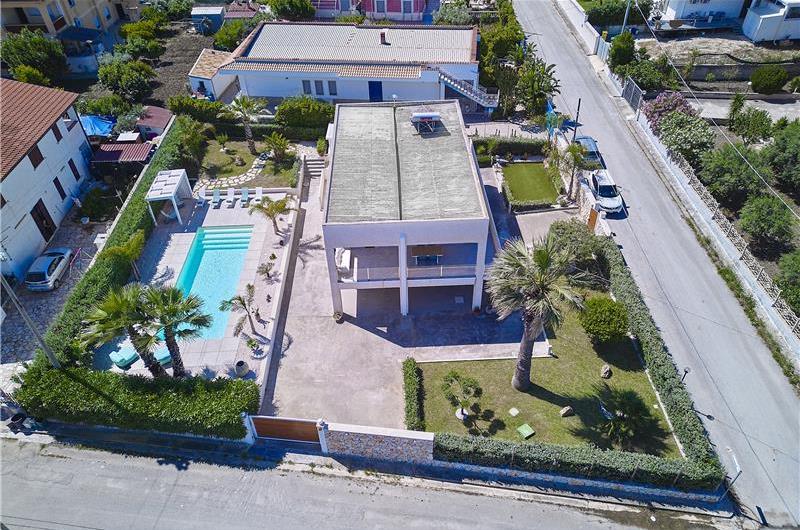 3 bedroom villa with pool, Alcamo, sleeps 5-6