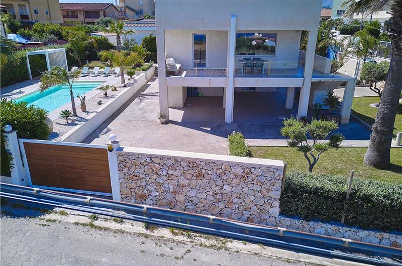 3 bedroom villa with pool, Alcamo, sleeps 5-6
