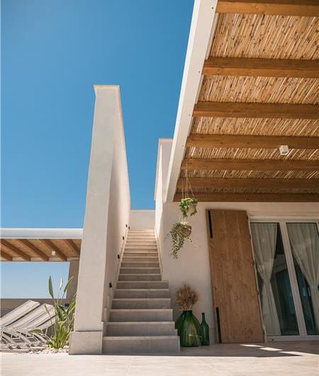 2 bedroom villa with infinity pool, near Alcamo, sleeps 4-5