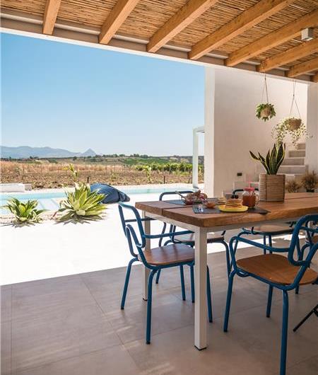 2 bedroom villa with infinity pool, near Alcamo, sleeps 4-5