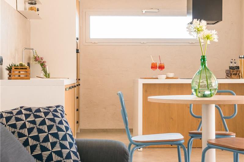 2 bedroom villa with infinity pool, near Alcamo, sleeps 4-5