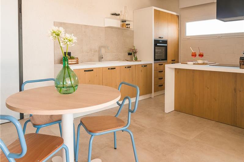 2 bedroom villa with infinity pool, near Alcamo, sleeps 4-5