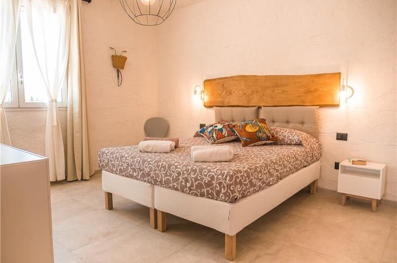 2 bedroom villa with infinity pool, near Alcamo, sleeps 4-5