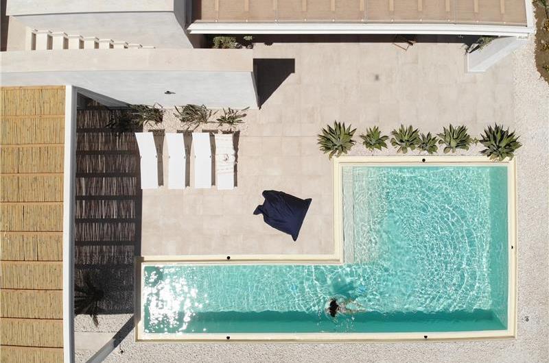 2 bedroom villa with infinity pool, near Alcamo, sleeps 4-5