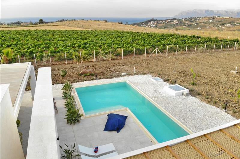 2 bedroom villa with infinity pool, near Alcamo, sleeps 4-5