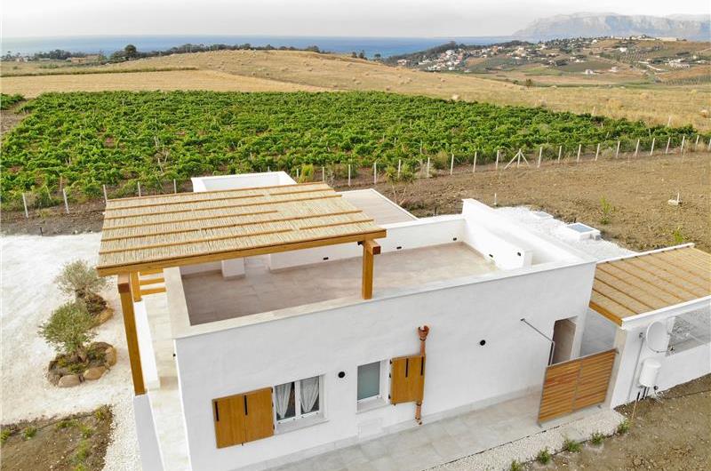 2 bedroom villa with infinity pool, near Alcamo, sleeps 4-5