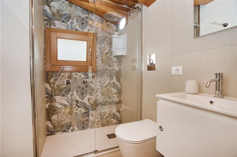 4 bedroom villa with pool, Castellammare del Golfo, sleeps 8-9