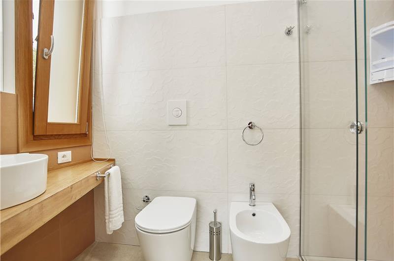 4 bedroom villa with pool, Castellammare del Golfo, sleeps 8-9