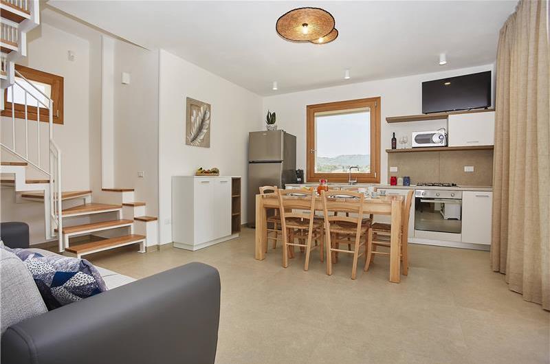 4 bedroom villa with pool, Castellammare del Golfo, sleeps 8-9