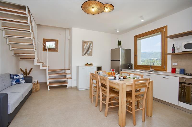 4 bedroom villa with pool, Castellammare del Golfo, sleeps 8-9