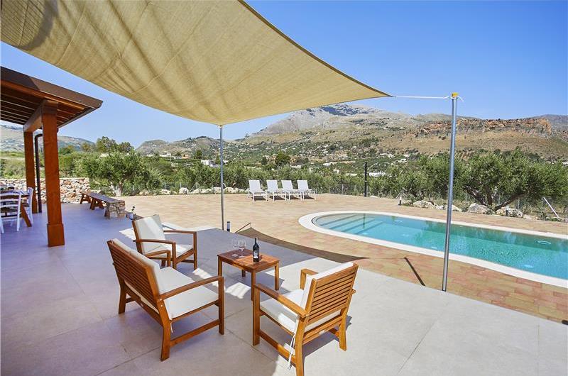 4 bedroom villa with pool, Castellammare del Golfo, sleeps 8-9
